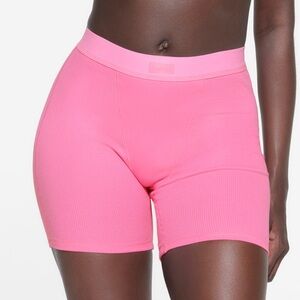 💕NWT SKIMS cotton rib boxer in the color PINK-Medium💕
